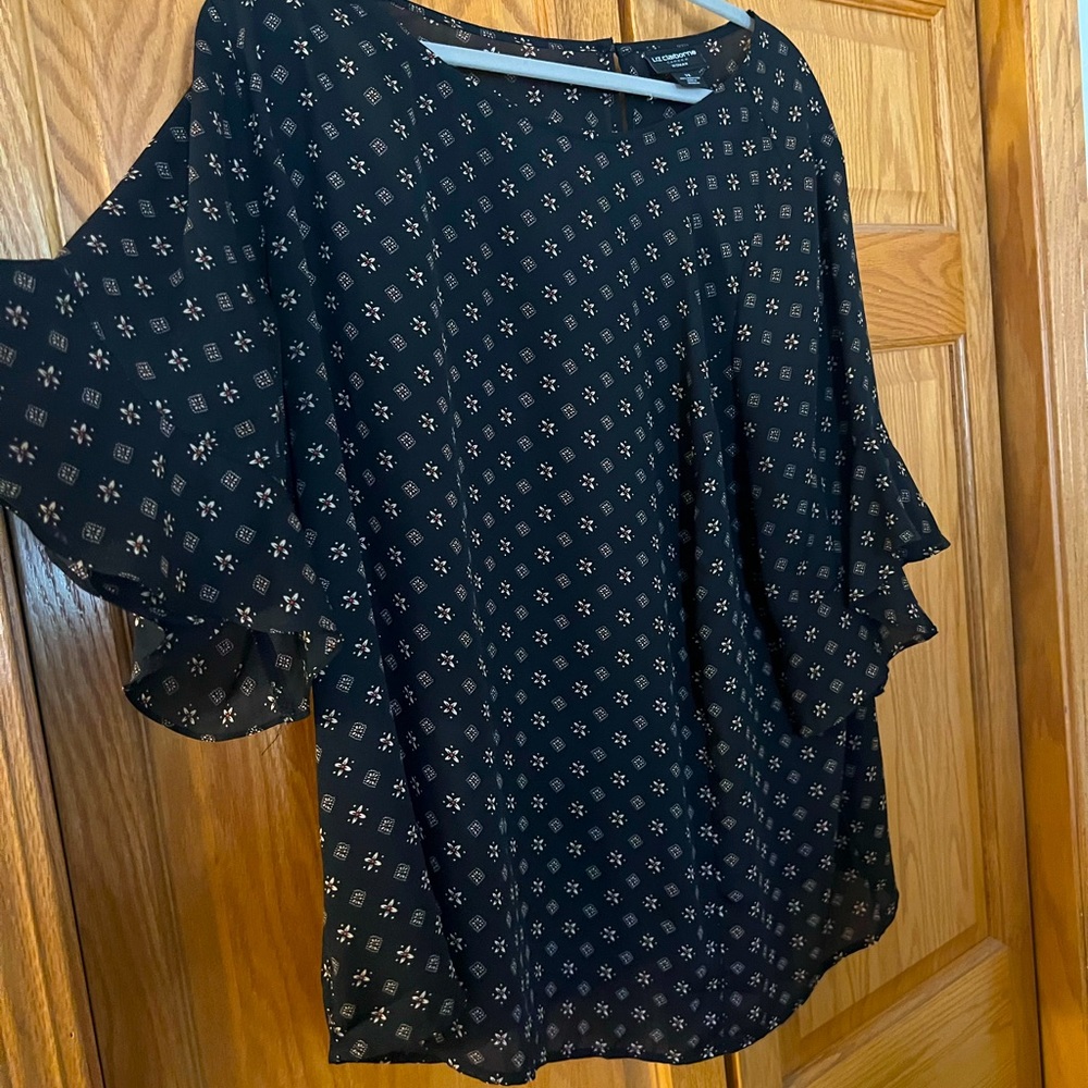 Short flutter sleeve black top with tan & red pattern